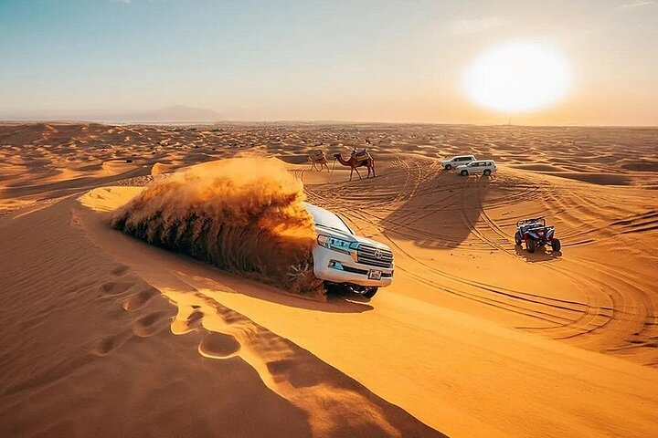 Thrilling dune bashing in a 4×4 vehicle